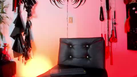 Snapshot of glitch_doll chatting on July 18, 2026, 7:28 pm NYX online show from July 18, 2026, 7:28 pm