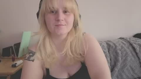 Snapshot of glitchwitch chatting on July 5, 2026, 4:25 pm Glitch online show from July 5, 2026, 4:25 pm