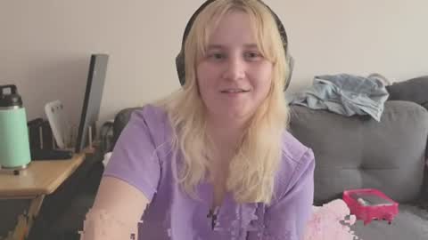 Snapshot of glitchwitch chatting on July 18, 2026, 5:50 pm Glitch online show from July 18, 2026, 5:50 pm