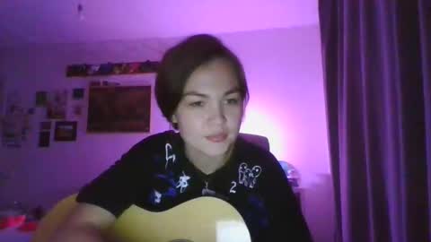 Snapshot of glitter_doll chatting on January 15, 2025, 9:41 pm glitter_doll online show from January 15, 2025, 9:41 pm