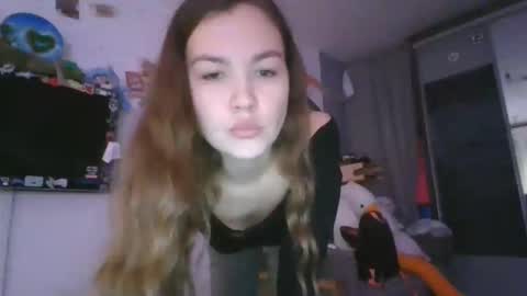 Snapshot of glitter_doll chatting on January 18, 2025, 5:15 pm glitter_doll online show from January 18, 2025, 5:15 pm