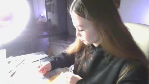 Snapshot of glitter_doll chatting on January 23, 2025, 6:14 pm glitter_doll online show from January 23, 2025, 6:14 pm
