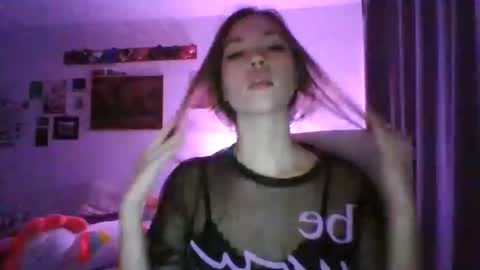Snapshot of glitter_doll chatting on January 28, 2025, 5:56 pm glitter_doll online show from January 28, 2025, 5:56 pm