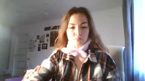Snapshot of glitter_doll chatting on February 2, 2025, 10:57 am glitter_doll online show from February 2, 2025, 10:57 am