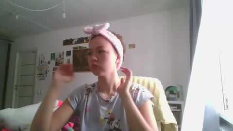 Snapshot of glitter_doll chatting on February 16, 2025, 8:43 am glitter_doll online show from February 16, 2025, 8:43 am