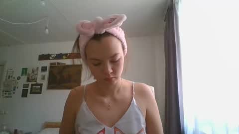 Snapshot of glitter_doll chatting on February 25, 2025, 8:58 am glitter_doll online show from February 25, 2025, 8:58 am