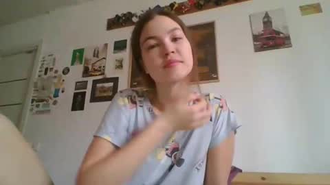 Snapshot of glitter_doll chatting on February 28, 2025, 8:42 am glitter_doll online show from February 28, 2025, 8:42 am