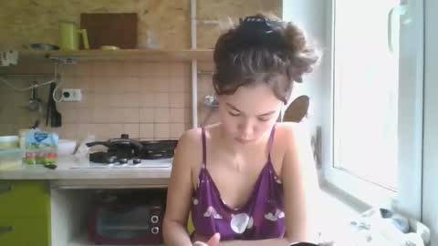 Snapshot of glitter_doll chatting on March 3, 2025, 12:37 pm glitter_doll online show from March 3, 2025, 12:37 pm