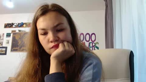 Snapshot of glitter_doll chatting on September 10, 2025, 8:03 am glitter_doll online show from September 10, 2025, 8:03 am