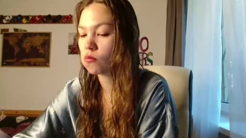 Snapshot of glitter_doll chatting on September 11, 2025, 8:36 am glitter_doll online show from September 11, 2025, 8:36 am