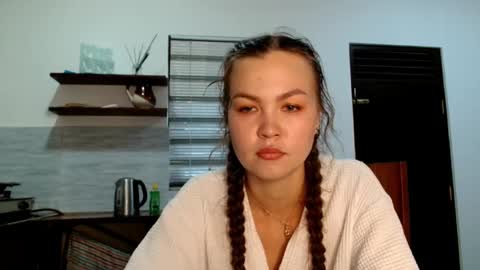 Snapshot of glitter_doll chatting on October 5, 2025, 8:34 am glitter_doll online show from October 5, 2025, 8:34 am