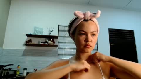Snapshot of glitter_doll chatting on October 14, 2025, 7:53 am glitter_doll online show from October 14, 2025, 7:53 am