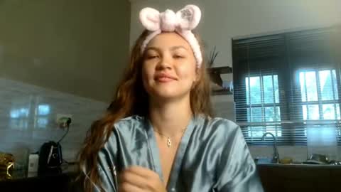 Snapshot of glitter_doll chatting on October 25, 2025, 8:11 am glitter_doll online show from October 25, 2025, 8:11 am
