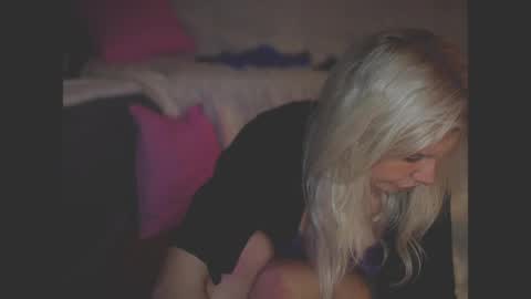 Snapshot of glitterbunnypeach chatting on April 16, 2026, 7:31 am Bunny online show from April 16, 2026, 7:31 am