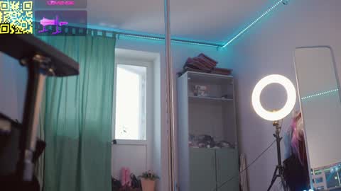 Snapshot of glorikitty chatting on February 9, 2026, 12:09 pm Sasha online show from February 9, 2026, 12:09 pm