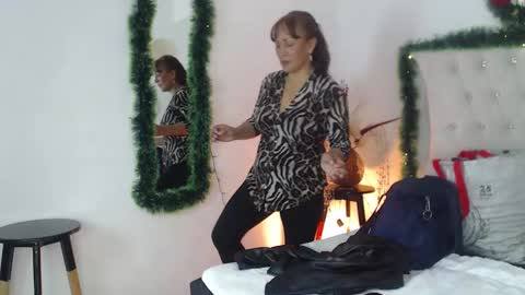 Snapshot of glory_shine chatting on December 17, 2025, 12:33 pm Glory online show from December 17, 2025, 12:33 pm