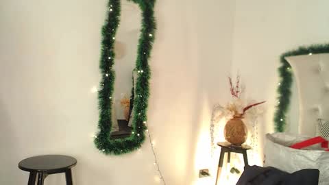 Snapshot of glory_shine chatting on December 18, 2025, 12:33 pm Glory online show from December 18, 2025, 12:33 pm