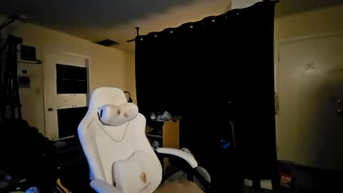 Snapshot of glossyshaft chatting on July 22, 2026, 4:48 am Llusef online show from July 22, 2026, 4:48 am