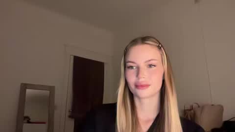 glow_angel online show from January 21, 2025, 5:41 pm