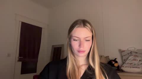 glow_angel online show from January 22, 2025, 9:21 pm