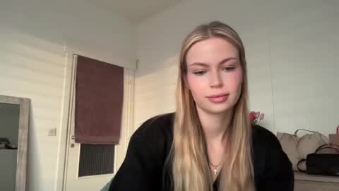 glow_angel online show from January 27, 2025, 4:01 pm