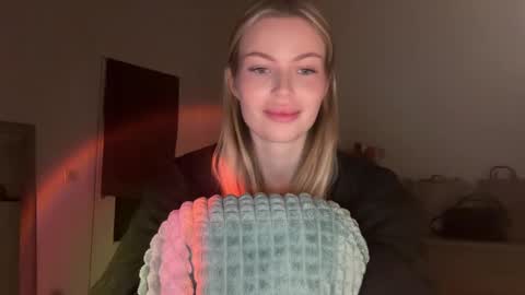 glow_angel online show from January 27, 2025, 7:03 pm