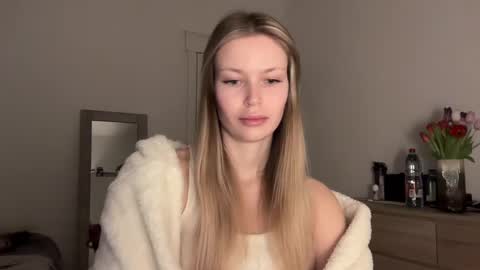 glow_angel online show from January 30, 2025, 7:04 pm