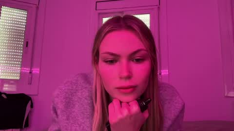 glow_angel online show from February 13, 2025, 3:46 pm