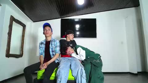 THOMAS AND DAMIAND online show from November 1, 2025, 6:32 pm