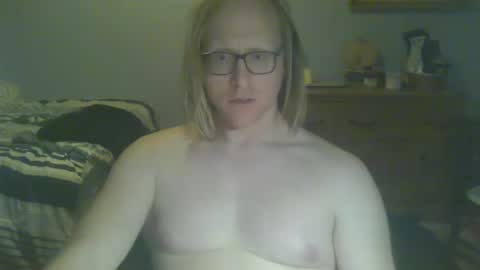 Snapshot of gnger31foru chatting on December 4, 2024, 1:36 am Steven Meadow online show from December 4, 2024, 1:36 am