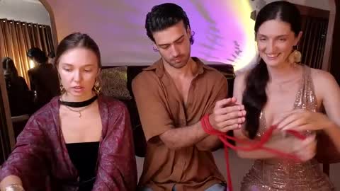   330 UTC2 girls   online show from April 18, 2026, 2:37 am