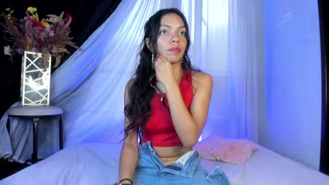 Snapshot of goddessjulieta chatting on December 20, 2024, 10:32 pm Julieta online show from December 20, 2024, 10:32 pm