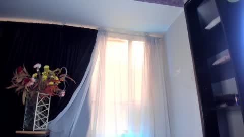 Snapshot of goddessjulieta chatting on January 16, 2025, 10:34 pm Julieta online show from January 16, 2025, 10:34 pm