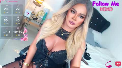 Miss Anna online show from November 10, 2025, 2:38 pm