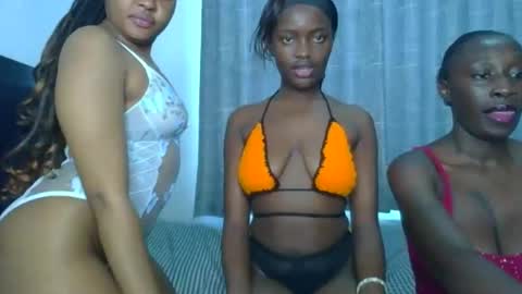 Snapshot of godess_lunah chatting on June 10, 2026, 6:34 am godess_lunah online show from June 10, 2026, 6:34 am