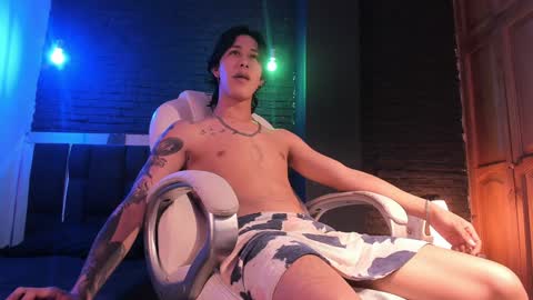 Snapshot of godly_huan chatting on December 19, 2024, 8:55 pm HUAN online show from December 19, 2024, 8:55 pm