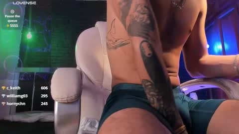 Snapshot of godly_huan chatting on February 9, 2025, 12:52 pm HUAN online show from February 9, 2025, 12:52 pm