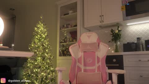 Aline meow   online show from January 9, 2025, 8:33 pm