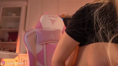 Aline meow   online show from February 8, 2025, 7:27 pm