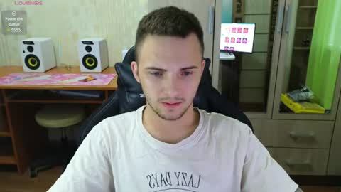 Snapshot of golden_boyyy21 chatting on July 16, 2026, 4:46 pm Golden boyyy21 online show from July 16, 2026, 4:46 pm