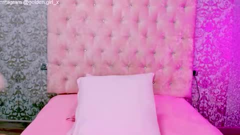 Snapshot of golden_girl__ chatting on October 22, 2025, 2:01 am golden girl   online show from October 22, 2025, 2:01 am