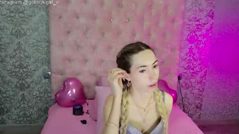 Snapshot of golden_girl__ chatting on February 9, 2026, 1:42 am golden girl online show from February 9, 2026, 1:42 am