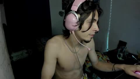Snapshot of golden_ryan chatting on May 20, 2026, 6:25 pm Jmmmm online show from May 20, 2026, 6:25 pm