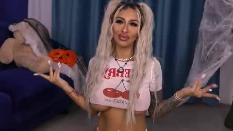 GoldenAmberX online show from October 30, 2025, 6:04 am