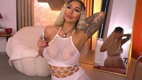 Snapshot of goldenamberx chatting on February 12, 2026, 5:57 am GoldenAmberX online show from February 12, 2026, 5:57 am