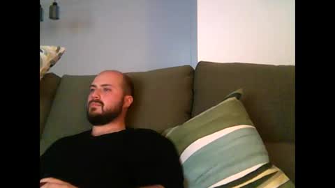 Snapshot of goldenspainboy chatting on April 1, 2026, 10:29 pm goldenspainboy online show from April 1, 2026, 10:29 pm