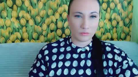 goldmoonn online show from September 14, 2025, 12:04 pm