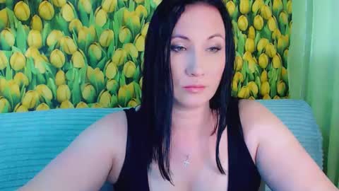 Snapshot of goldmoonn chatting on June 7, 2026, 12:20 pm goldmoonn online show from June 7, 2026, 12:20 pm