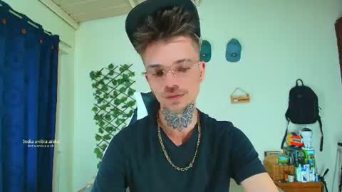 Snapshot of goldy_loyal99 chatting on August 1, 2026, 9:03 pm Goldy Loyal93 online show from August 1, 2026, 9:03 pm