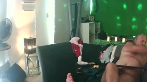 goldyguy011 online show from February 22, 2025, 2:06 am